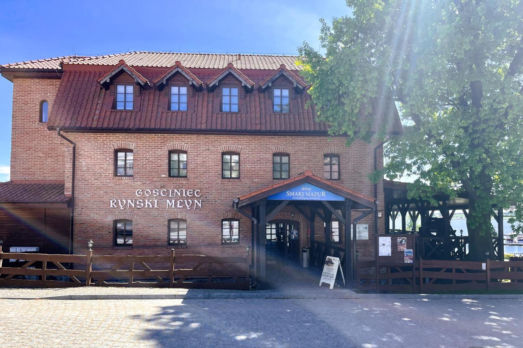 Gosciniec Rynski Mlyn Ryn  Bagian luar foto